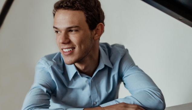 Revista Concerto O pianista Gabriele Strata sola com a OSB [Divulgação]