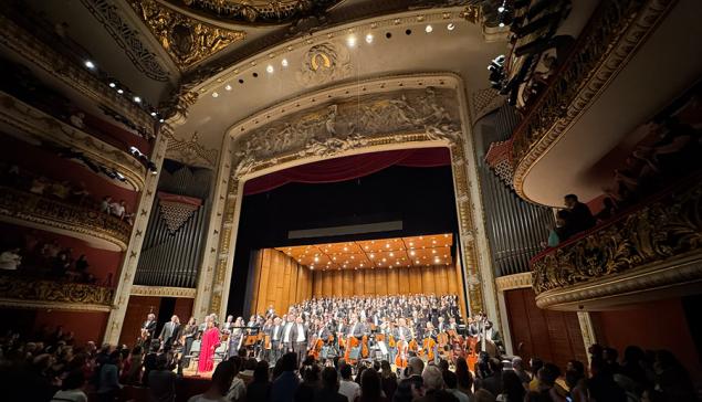 Revista Concerto Público aplaude os artistas ao fim do Réquiem de Verdi (Revista CONCERTO)