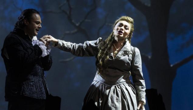 Revista Concerto Atalla Ayan e Aylin Pérez em cena do primeiro ato de 'Don Carlo' [Divulgação/Larissa Paz]