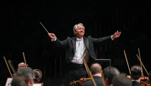 Revista Concerto O maestro Fabio Mechetti à frente da Filarmônica de Minas Gerais [Divulgação]