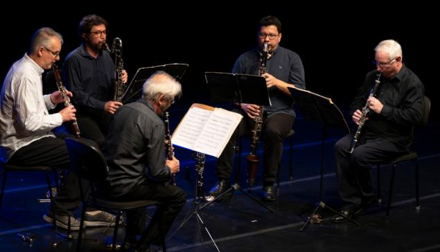 Revista Concerto Os músicos do Sujeito a Guincho [Divulgação/Adriano Escanhuela]