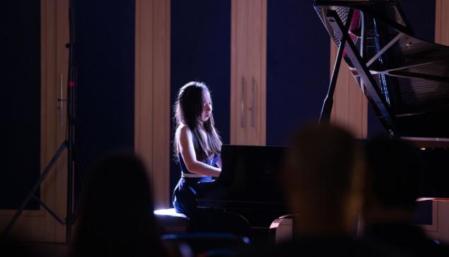 Revista Concerto A pianista Ingrid Uemura durante a prova semifinal na Sala São Paulo [Divulgação]