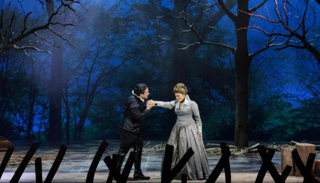 Revista Concerto Atalla Ayan e Aylin Pérez em cena de 'Don Carlo', de Verdi [Divulgação/Larissa Paz]