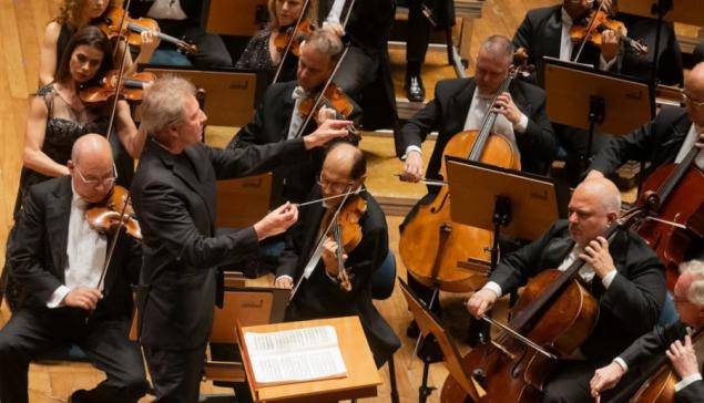 Revista Concerto O maestro Thierry Fischer à frente da Osesp [Divulgação]
