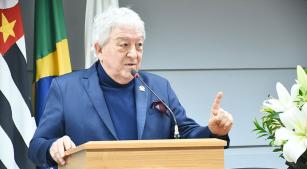 Jorge Coli em 2024, ao se tornar professor emérito a Unicamp (reprodução, Lúcio Camargo)