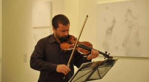 O violinista Gustavo Menezes [Divulgação]