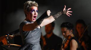 Cena do espetáculo 'In War and Peace', da mezzo soprano Joyce DiDonato [DIVULGAÇÃO]
