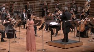 Luisa Francesconi e Fabio Mechetti em concerto com a Filarmônica de Minas Gerais [Reprodução/YouTube]