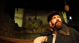 Rodolfo Giuliani em cena de 'Il tabarro', de Puccini [Divulgação/Agência Pará]