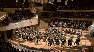 Filarmônica de Berlim na sala Philharmonie (Berlin Phil Media, Stephan Rabold)