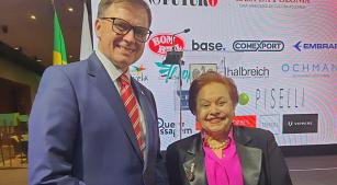 Andrzej Cieszkowski e Glória Guerra (divulgação, Denise Andrade)