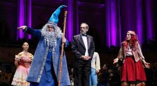 Cena do espetáculo Aprendiz de feiticeiro (divulgação, Ali Karakas)