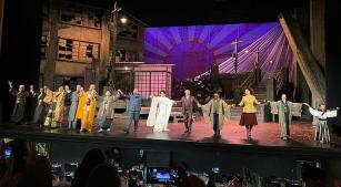 Artistas são aplaudidos após apresentação da ópera Madame Butterfly, no Theatro Municipal do Rio de Janeiro (Revista CONCERTO)