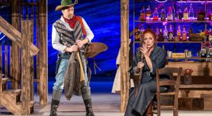 Gustavo Manzitti e Martina Serafin em cena de 'La Fanciulla del West' [Divulgação/Rafael Salvador]