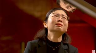 Yumeka Nakagawa se emociona ao interpretar o Prelúdio nº 15, op. 28, de Chopin (reprodução YouTube)