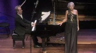 Gustavo Carvalho e Eliane Coelho no recital na Sala Cecília Meireles (reprodução YouTube)