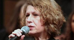 A maestra Mara Campos rege e faz a direção musical dos espetáculos (divulgação)