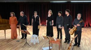 Rosana Lanzelotte, Ricardo Kanji, Marília Vargas, Ivy Szot, Marco Antonio Cassiano, Cláudio Marques e Gulherme de Camargo recebem os aplausos do público (Revista CONCERTO)