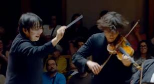 Xian Zhang e Daniel Lozakovich no concerto da Osesp (reprodução YouTube)