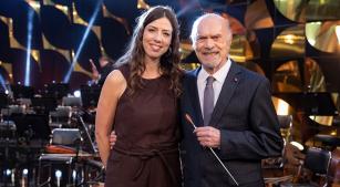 Roberta Martinelli e maestro Júlio Medaglia (divulgação TV Cultura, Nadja Kouchi)