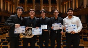 Os premiados João Victor Neves, Gabriel Vasconcelos Barata, Tiago Carvalho, João Vitor Dias Mendes e Paulo Antônio de Oliveira Lois Mendes