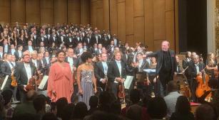 Orquestra, coro, solistas e maestro são aplaudidos no Theatro Municipal de São Paulo (Revista CONCERTO)