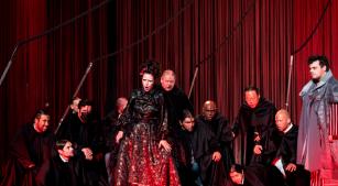 Cena da produção de 2022 da ópera de Prokofiev [Divulgação/Stig de Lavor]