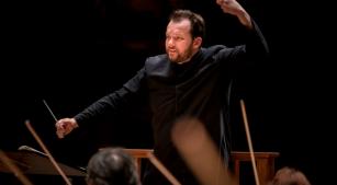 O maestro Andris Nelsons [Divulgação/andrisnelsons.com]