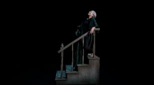 Eliane Coelho em cena de 'O canto do cisne', de Leonardo Martinelli [Divulgação/Heloisa Bortz]