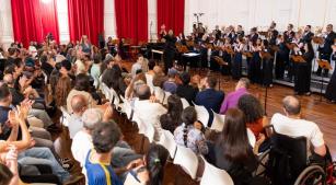 O Coral Paulistano durante o concerto da noite de quinta-feira [Divulgação/Rafael Salvador]