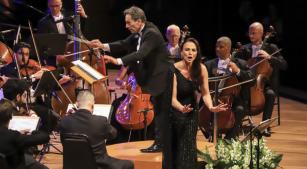Isabel Leonard e Ira Levin durante concerto no Teatro Positivo com a Camerata Antiqua de Curitiba [Divulgação/José Fernando Ogura/SMCS]
