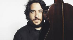 O violonista João Camarero [Divulgação/Gil Inoue]