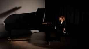 A pianista Karin Fernandes [Divulgação]