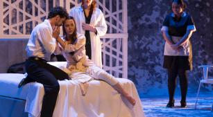 Daniel Umbelino, Thayana Roverso, Ariel Bernardi e Anita Andreotti em 'La traviata' [Divulgação]