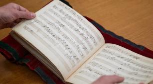 Caderno com aulas de composição de Mozart [Divulgação/Élie Ludwig/BNF]