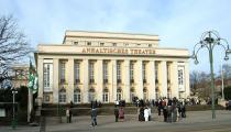 O Anhaltisches Theater Dessau (wikimedia commons)