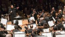 Kirill Petrenko rege a Filarmônica de Berlim [Divulgação/Monika Rittershaus]