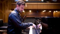 O pianista Cristian Budu [Divulgação/Daniel Ebendinger]
