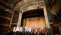 Artistas são aplaudidos após a apresentação da Paixão segundo São Marcos, no Theatro Municipal de São Paulo (Revista CONCERTO)