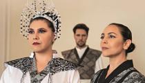 Joyce Martins, Thiago Arancam e Carmen Monarcha [Divulgação/Andrea Camargo]