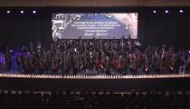 Orquestra do Conquentenário e maestro Ricardo Castro são aplaudidos após concerto em Luanda (reprodução, Carlos César booming Audiovisual