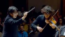 Xian Zhang e Daniel Lozakovich no concerto da Osesp (reprodução YouTube)