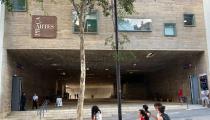 Entrada da Praça das Artes, que abriga a Escola Municipal de Música (Revista CONCERTO 2026)