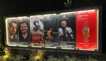Vitrine na entrada do Centro Cultural Vermelhos (Revista CONCERTO)