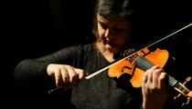 A violinista Elizabeth Fayette [Divulgação/Filarmônica de Minas Gerais]