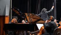 Orquestra Sinfônica Municipal de Botucatu e Karin Fernandes em maio de 2025 [Divulgação/ Daniel Batista]