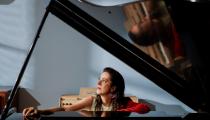 A pianista Erika Ribeiro [Divulgação/Diego Bresani]