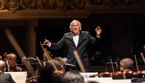 O maestro Isaac Karabtchevsky durante concerto com a Orquestra Petrobras Sinfônica [Divulgação]
