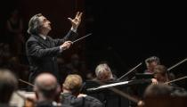 O maestro Riccardo Muti à frente da Filarmônica de Viena [Festival de Salzburgo/Filarmônica de Viena]