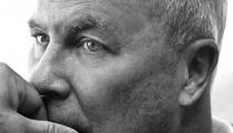 O diretor e dramaturgo Robert Wilson [Divulgação/Yorgos Kaplanidis/robertwilson.com]
